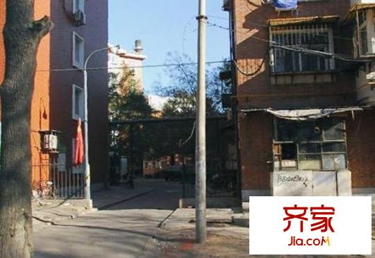 春廈里外景圖