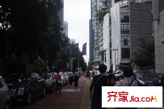博雅首府往西约2米的小路