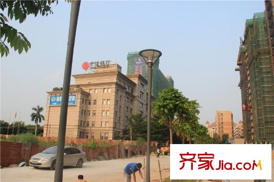 东怡新地中信银行(与项目一路之隔)
