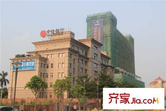 东怡新地中信银行(与项目一路之隔)