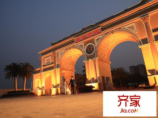 合和新城小区大门夜景图(2013.04)