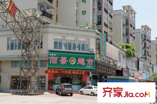 新景豪庭附近的超市约500米