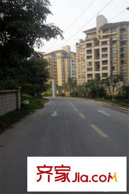 龙平方米山一路之隔的雅居乐剑桥郡