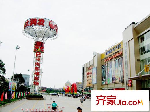 金泽豪庭距离项目1公里大润发