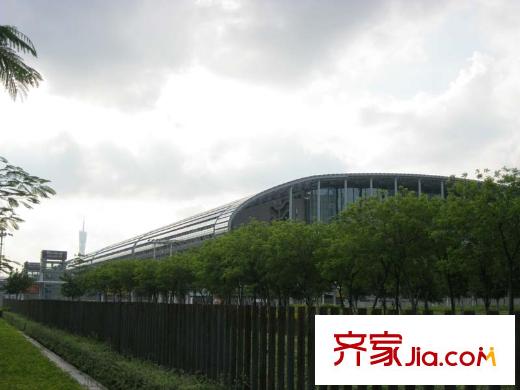 保利天悦往西约400米的琶洲会展中心