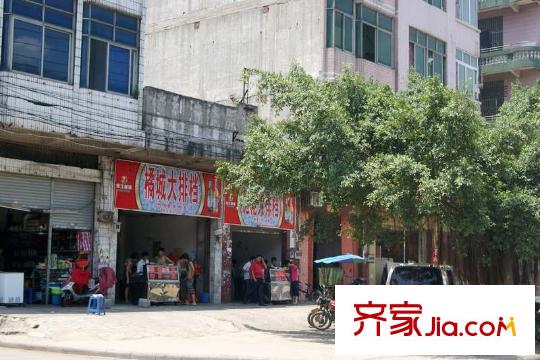 广园东东方名都附近的大排档