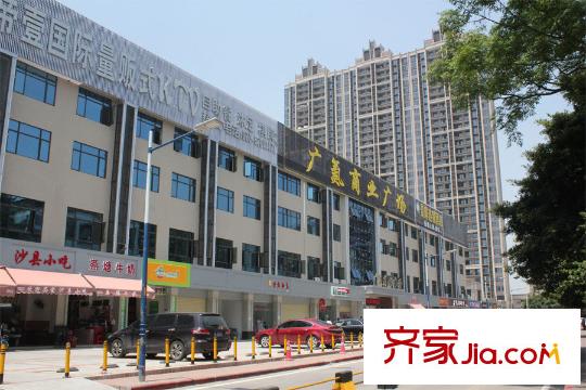 富力万科云启距离项目100米的广氮商业广场