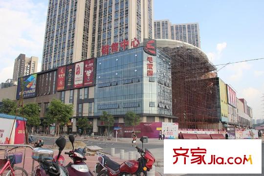 奥园城市天地距离项目约50米的楼下商铺