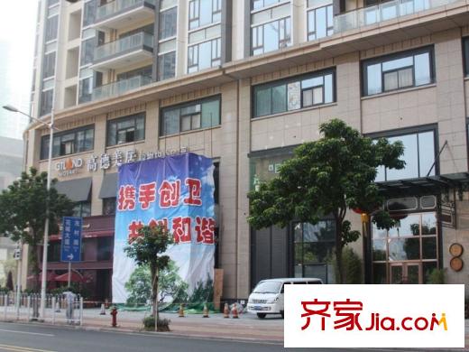 尚东君御向南300米高德美居