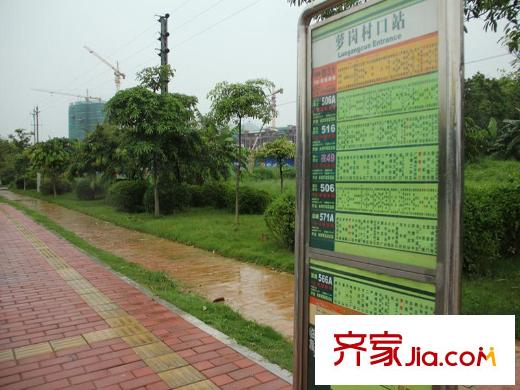 中海誉城距离项目50米的公交站