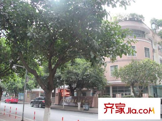 越秀・星汇御府向西2米第一实验小学