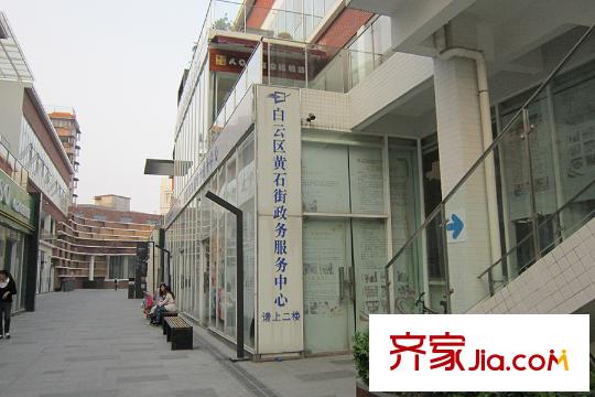 绿地・时代云都汇距离项目约10米的服务中心