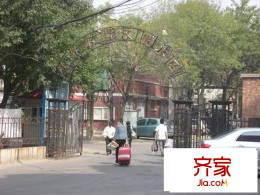 環(huán)湖東里外景圖