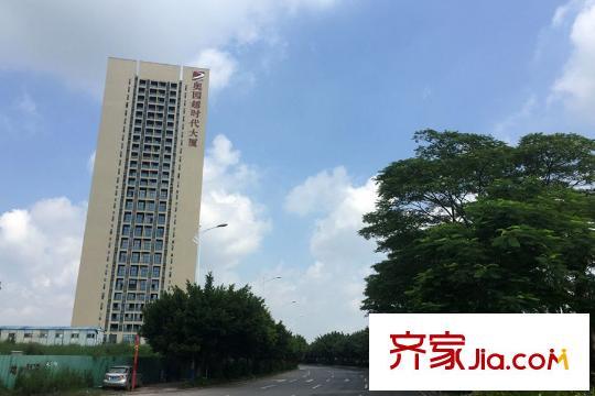 臻尚苑距离项目约500米左右的商业