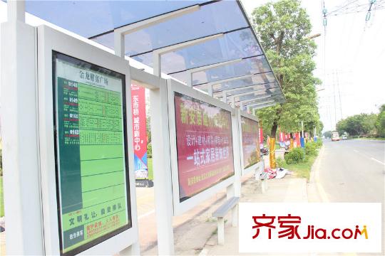 金龙城财富广场距离项目50米内公车站