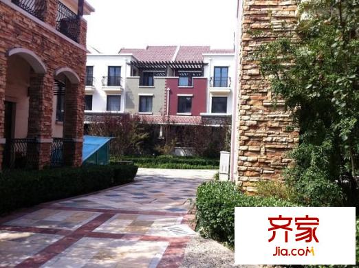 江勝天鵝湖外景圖
