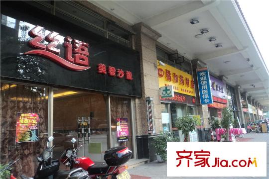 新月明珠花园二期项目临街商铺,距离项目约100米