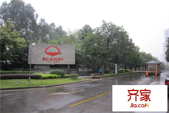 东湖映月小区入口实景(2014-12-5)