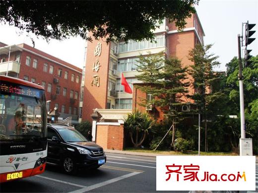 银山尚橙海关大楼,距离项目约7分钟路程