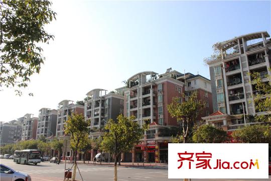 金沙御苑金沙湾小区,距离项目约30米
