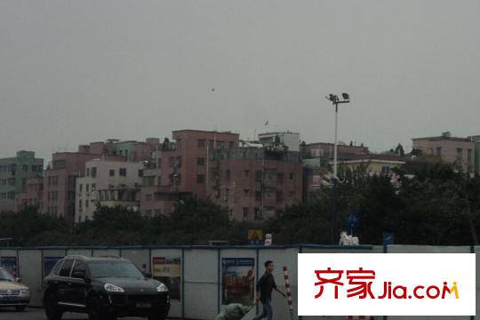 保利云禧距离项目约100米的村落