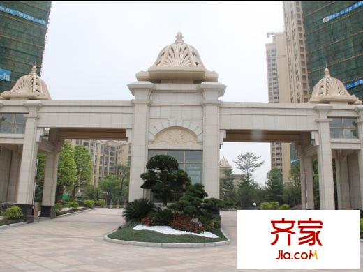 珑・翠小区大门实景(2013.8.30)