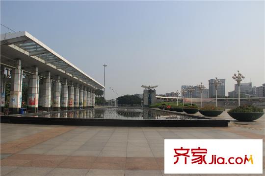 金融街・融穗澜湾步行约10分钟的番禺广场