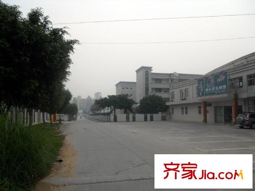 深航幸福花园配套图桥头幼儿园、桥头小学、羽毛球馆三者紧靠