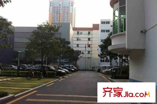 中洲・中央公寓E-CLASS停车场