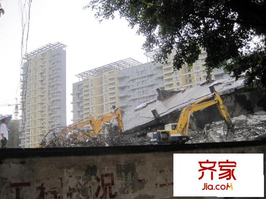 美域蓝湾地块施工外围(2010.05.25)