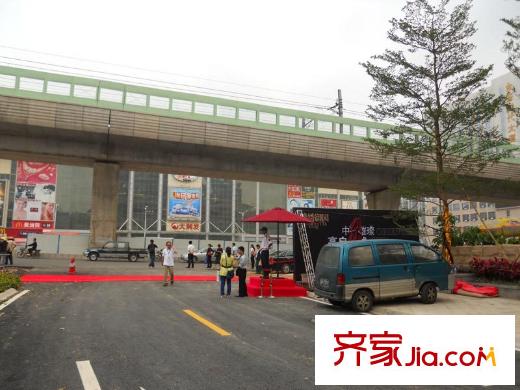 锦绣御园门口是大润发公交站