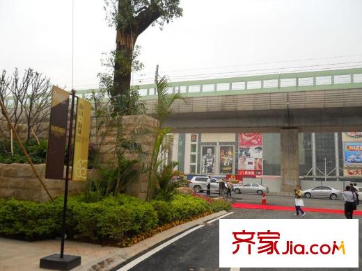 锦绣御园门口地铁高架桥