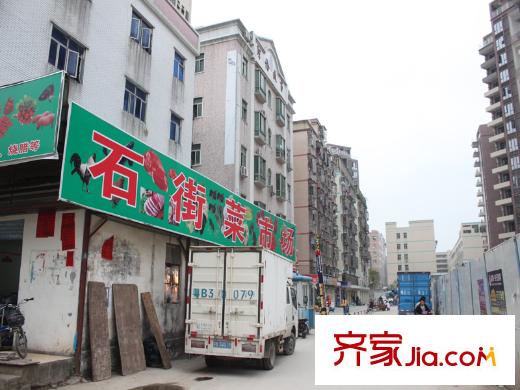 富通V都会固戍二路旁的小店