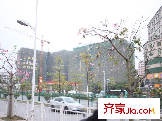 富通V都会项目临近的万象新天