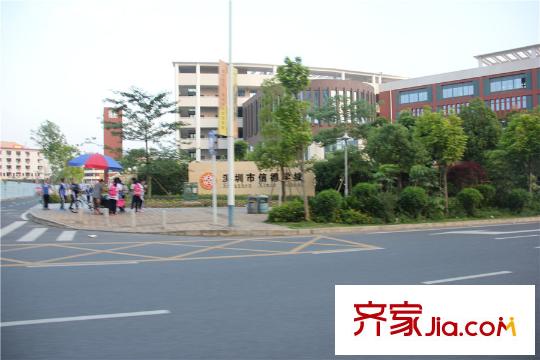 融湖中心城对面信德学校