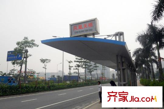 前海湖山壹号向东方向500米的公交站台凤凰天桥