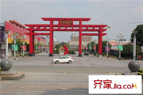 东莞时代华庭项目后方的东方商业街