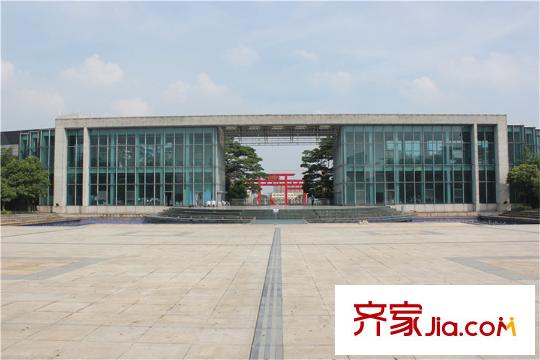 东莞时代华庭旁边政府广场