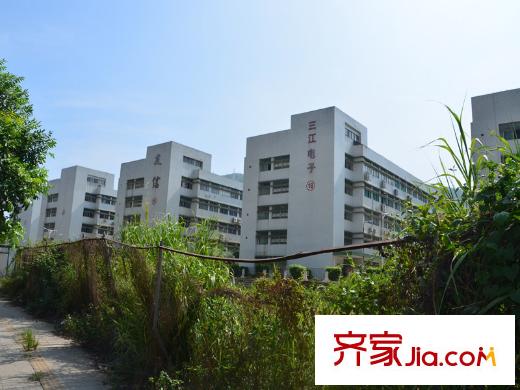 前海康城华府项目对面的荔山工业园