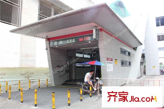 港铁・天颂龙胜地铁站C出口