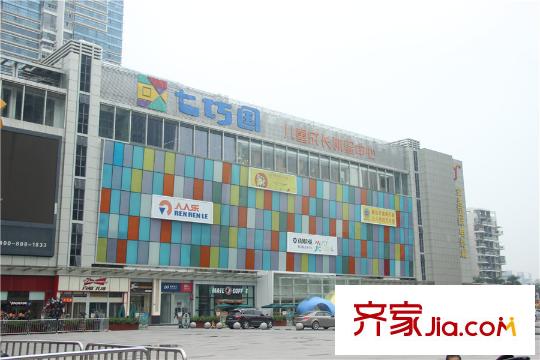 幸福平方米湾周边的人人乐