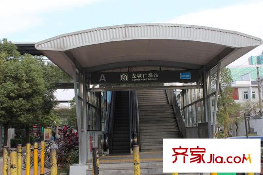 金地龙城中央周边