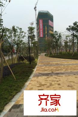金地龙城中央外景图