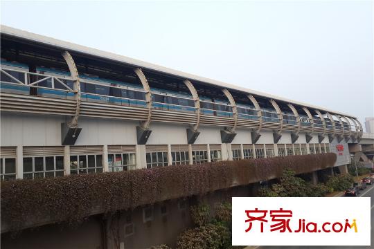 锦荟PARK旁边六约地铁站