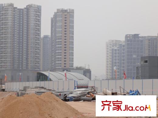 绿海湾花园配套图不远处正在施工的地铁口