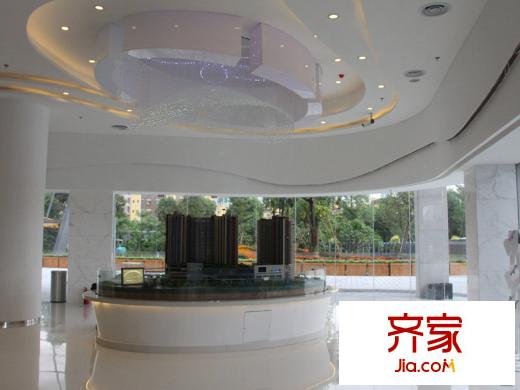 麟恒中心广场实景图(2013.08.02)