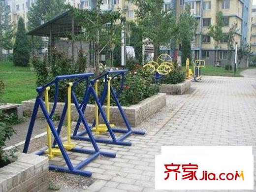 龙跃苑三区配套图健身器材