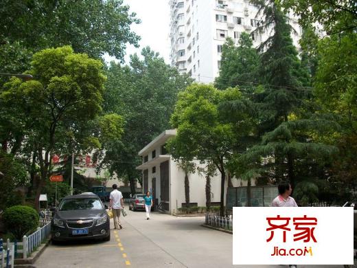 白玉大楼外景图