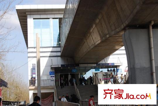 卢卡新天地周边-地铁