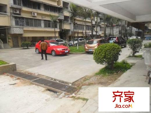 白龍路戒毒所干警單位宿舍外景圖 